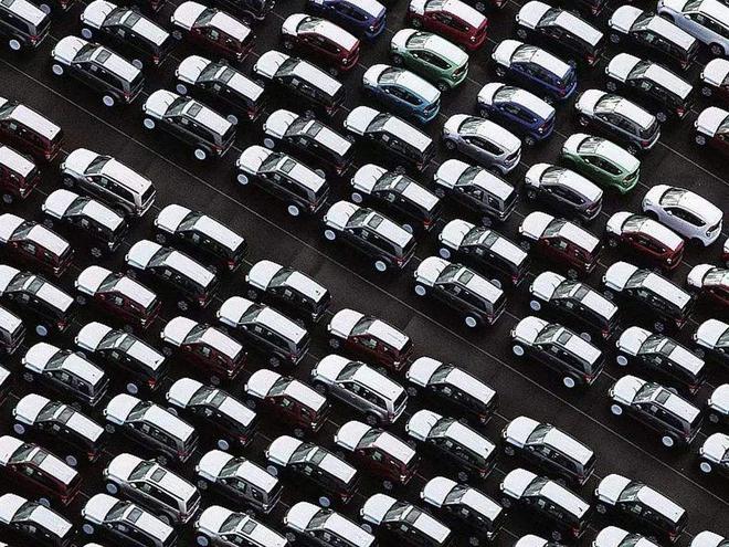 国内车市2月销量下滑79.1% 经销商库存预警创新高